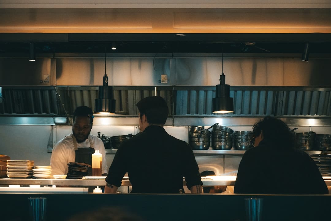 电影《长安的荔枝》发布“无人机系荔枝来”航拍实录 济南路演亲子观众留学生皆夸不断